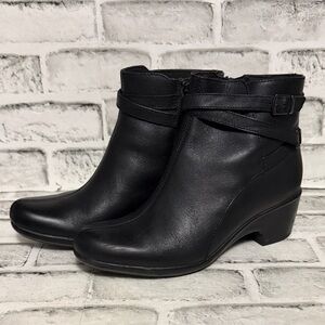 Clarks Leyden Summit Black Leather Ankle Booties with Wrap Strap